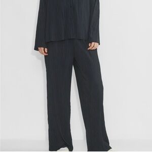 Aritzia Babaton Passageway Pants dark night navy crinkle Sz L